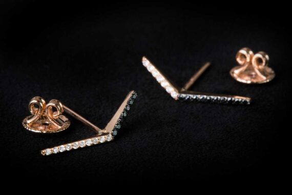 White diamond leave in the center and five leaves below earrings
