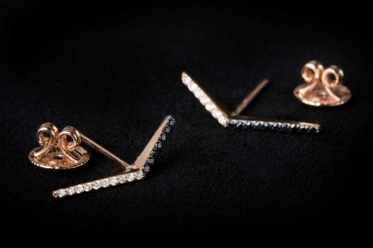 White diamond leave in the center and five leaves below earrings