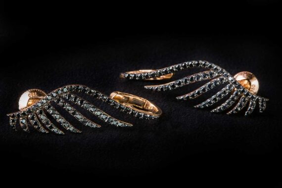 Wings along the ears covered with the black diamonds earrings